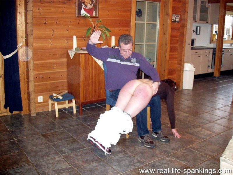 Cover Amy Gets Soundly Spanked For Locking Her Keys In The House - real-life-spankings - LQ/WMV