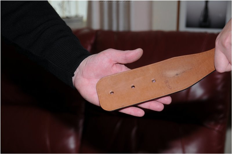 Cover Escort to the theater - sarahspanksmen - Full HD/MP4