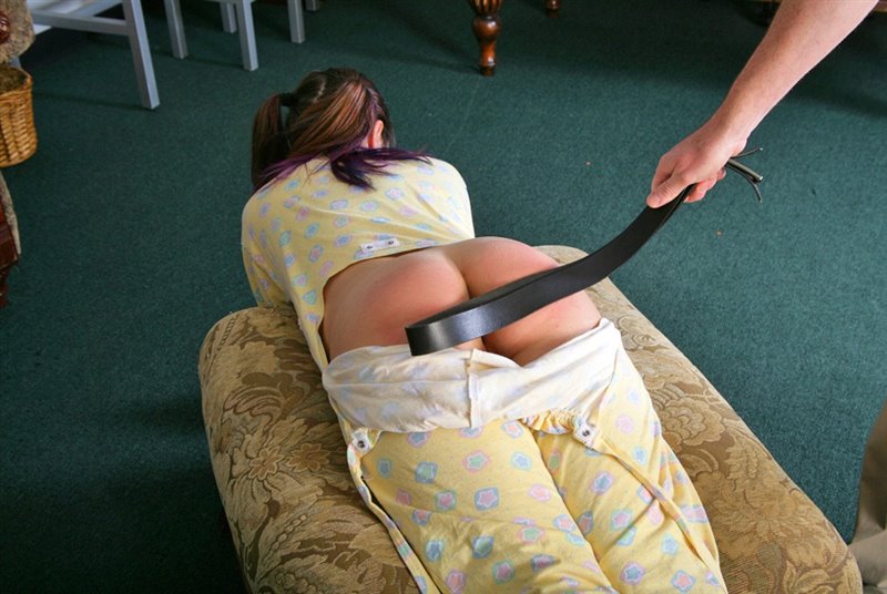 Cover Adriana's Bedtime Strapping - realstrappings - HD/RM