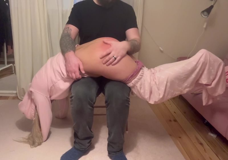 Cover Chris Spanks Lea For Spending All Money - LCAA - Full HD/MP4
