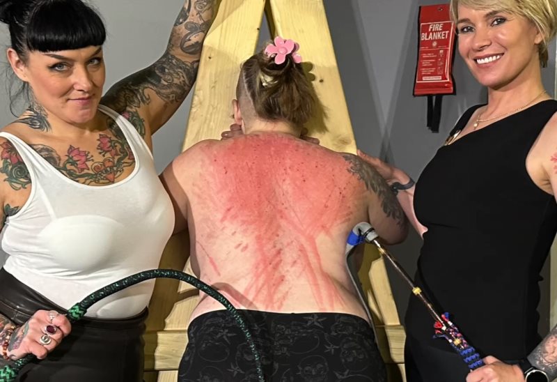 Cover Whipping And Strapping A Pain Slut Featuring Nichole - Strafkamer - Full HD/MP4