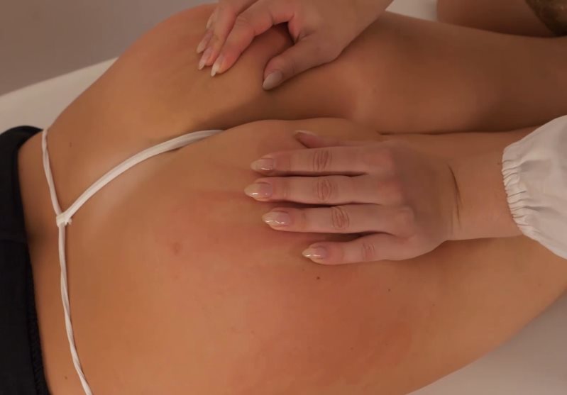 Cover Un Culo Troppo Sensibile, La Dottoressa Eve Deve Intervenire - A Too Sensitive Ass, Dr Eve Has To Intervene - Umiliati offesi - italian story - Full HD/MP4